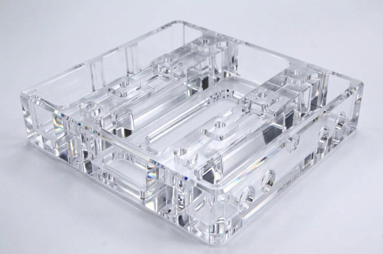 Transparentes Frästeil aus technischem Kunststoff